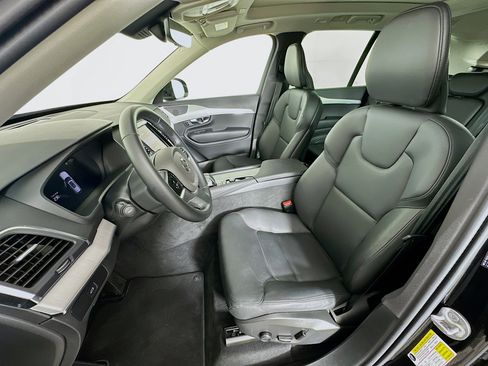 Used 2025 Volvo XC90 B5 Core image 13