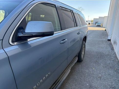 Used 2016 Chevrolet Suburban LT w/ Luxury Package image 3