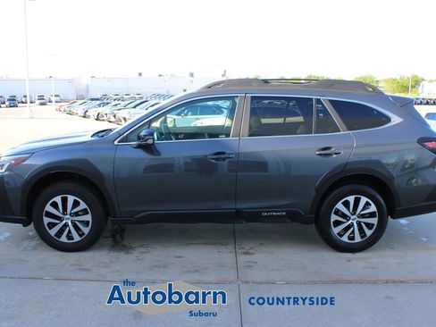 Used 2024 Subaru Outback Premium AWD/4WD image 4