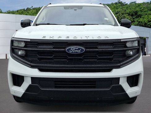 Used 2025 Ford Expedition Max Active RWD image 2