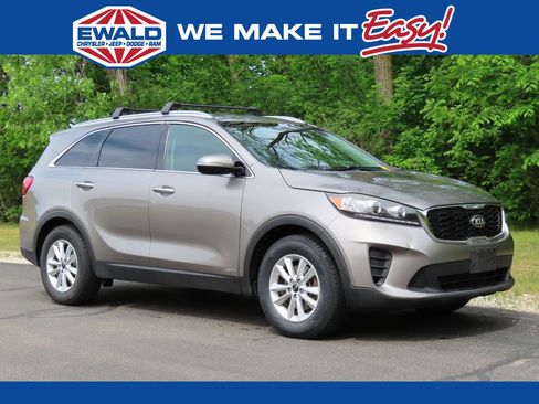 Used 2019 Kia Sorento AWD w/ LX Convenience Package image 1
