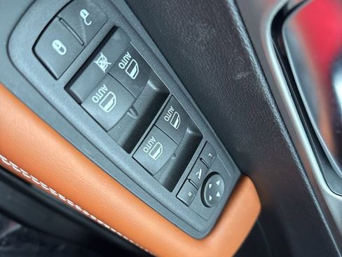 New 2026 Chrysler Pacifica Pinnacle image 12