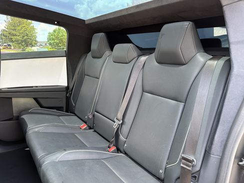 Used 2024 Tesla Cybertruck AWD Crew Cab image 9