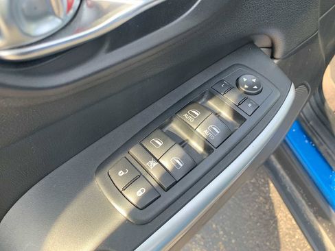 Used 2017 Jeep Cherokee Trailhawk w/ Cold Weather Group image 21