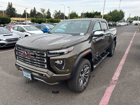 Used 2024 GMC Canyon Denali AWD/4WD image 3