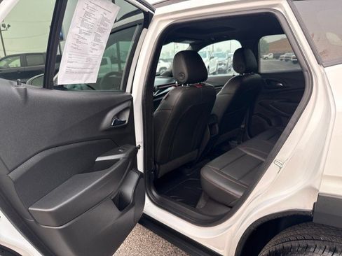 Used 2025 Chevrolet Trax RS w/ Sunroof Package FWD image 23