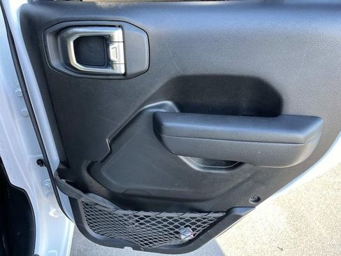 Used 2023 Jeep Gladiator Mojave w/ Cold Weather Group image 19