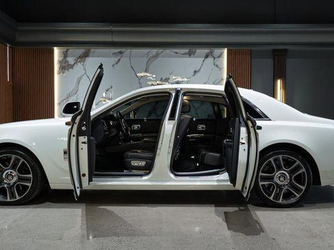 Used 2017 Rolls-Royce Ghost image 11