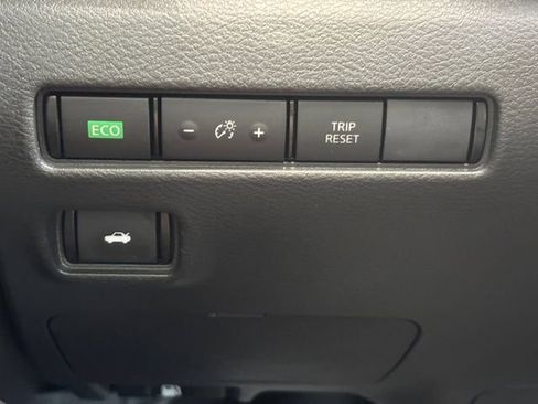 Used 2022 Nissan Sentra SV w/ All-Weather Package FWD image 33