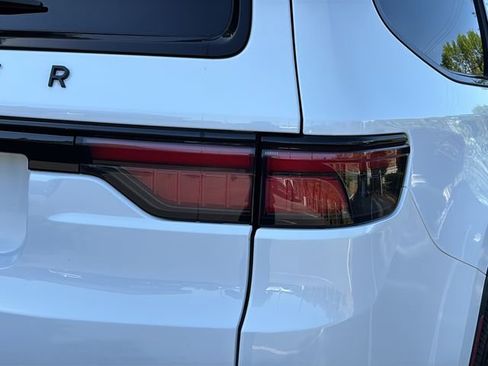 Certified 2022 Jeep Wagoneer Series III image 27