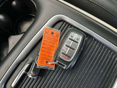 Used 2020 Chrysler Pacifica Touring-L Plus FWD image 28
