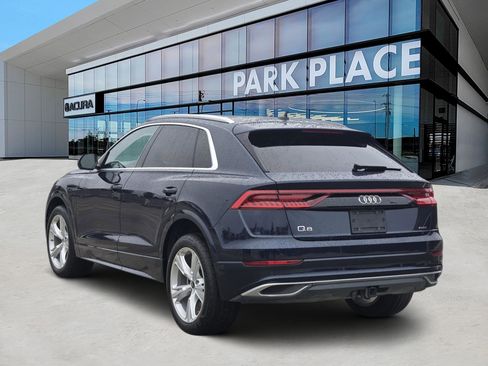 Used 2023 Audi Q8 Premium image 4