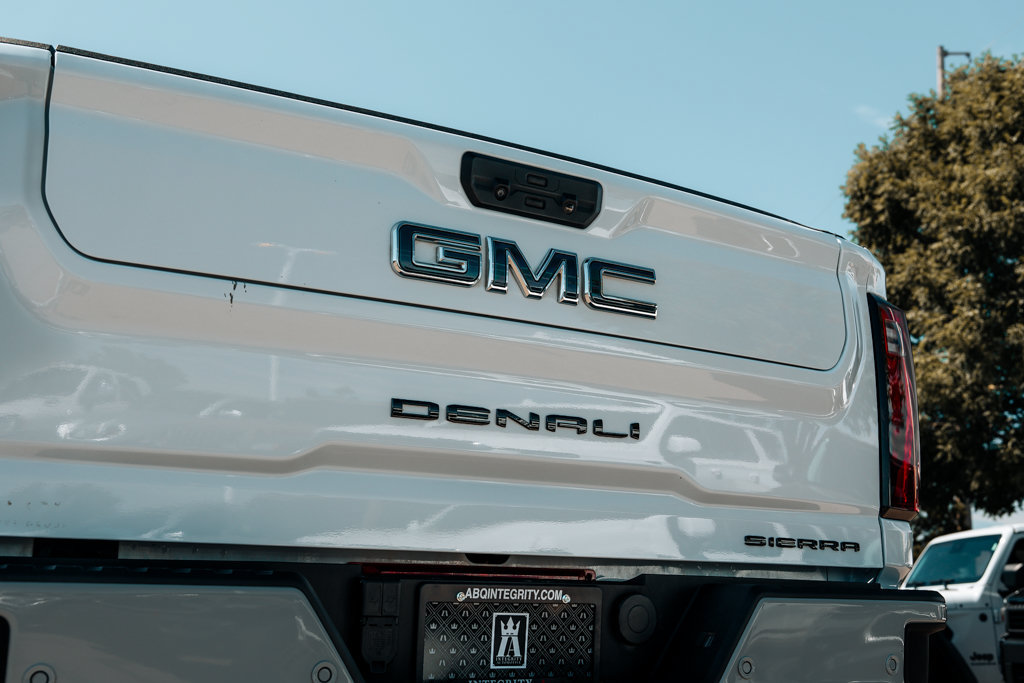 Used 2026 GMC Sierra 3500 Denali Ultimate w/ LPO, Black Badging Package AWD/4WD image 17