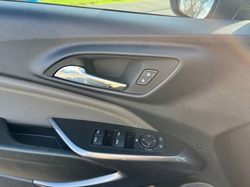 Used 2025 Chevrolet Trax ACTIV w/ Sunroof Package image 10