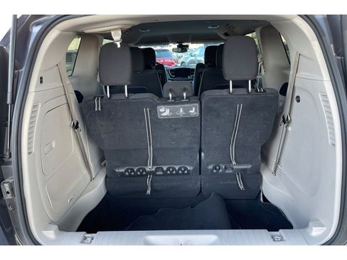 Used 2021 Chrysler Pacifica Touring w/ Uconnect Theater Family Group image 17