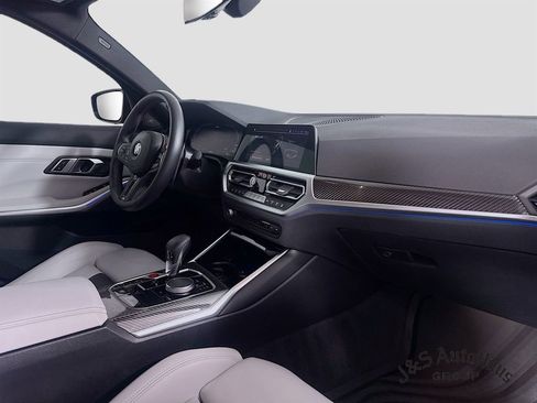 Used 2022 BMW M3 Competition w/ M Carbon Exterior Package AWD/4WD image 38