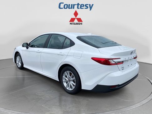 Used 2025 Toyota Camry LE FWD image 3