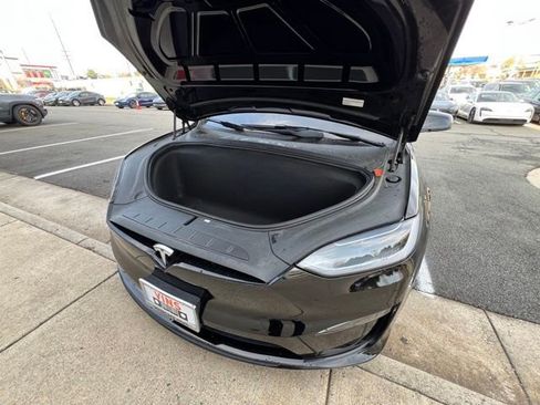 Used 2022 Tesla Model X image 34