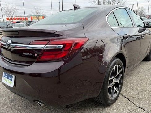 Used 2017 Buick Regal Sport Touring FWD image 5