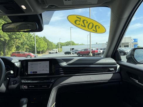 Used 2025 Toyota Camry LE image 20