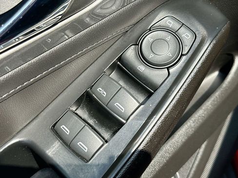 Used 2023 Chevrolet Traverse LT FWD image 17