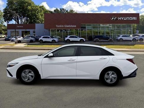 New 2026 Hyundai Elantra SE FWD image 3