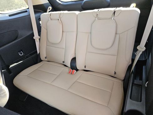 Used 2023 Ford Explorer XLT image 30