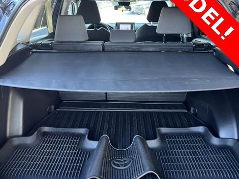 Used 2022 Toyota RAV4 XLE image 9