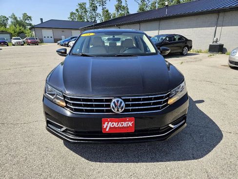 Used 2018 Volkswagen Passat 2.0T SE image 2