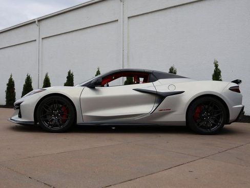 Used 2024 Chevrolet Corvette Z06 RWD image 3