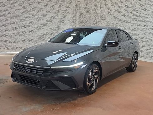 Certified 2025 Hyundai Elantra Sport image 3