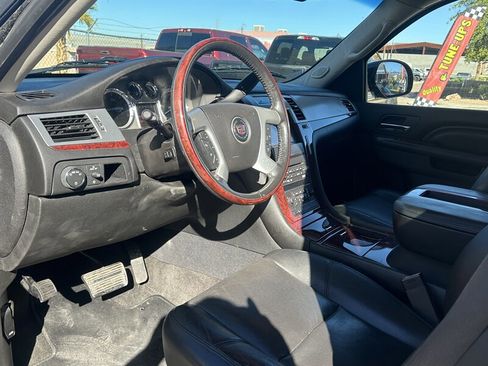 Used 2014 Cadillac Escalade Luxury image 13