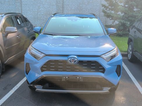 Used 2022 Toyota RAV4 SE w/ Convenience Package AWD/4WD image 8