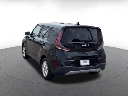 Used 2025 Kia Soul LX w/ LX Technology Package FWD image 11