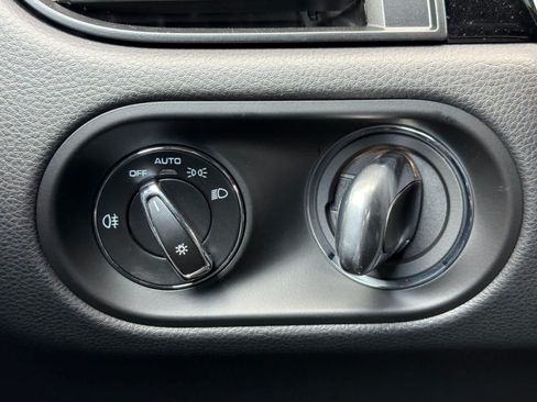 Certified 2025 Porsche Macan AWD/4WD image 31