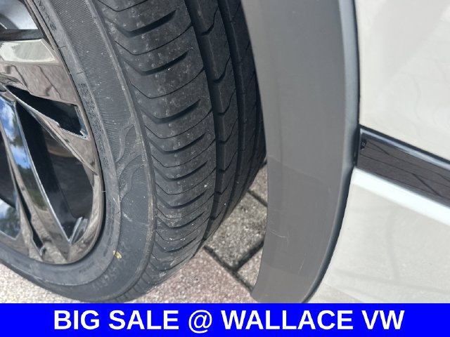 Certified 2024 Volkswagen Tiguan SE R-Line FWD image 11