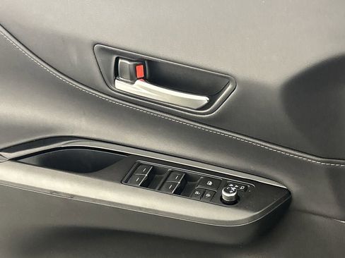 Used 2023 Toyota Venza LE image 18