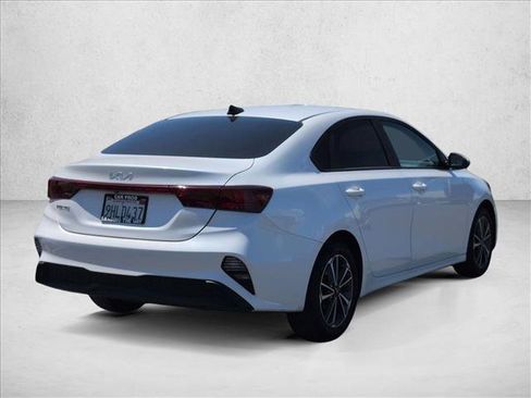 Used 2023 Kia Forte LXS w/ LXS Technology Package FWD image 5