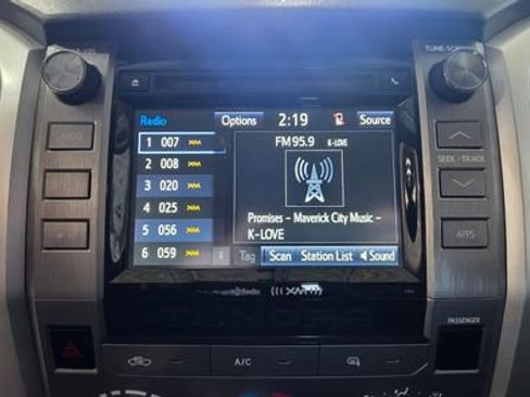 Used 2017 Toyota Tundra SR5 w/ SR5 Upgrade Package image 19