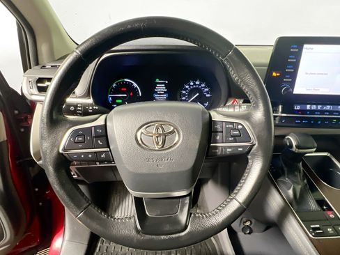 Used 2022 Toyota Sienna XLE FWD image 17