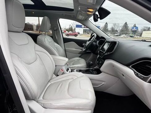 Used 2019 Jeep Cherokee Latitude Plus w/ Cold Weather Group image 13