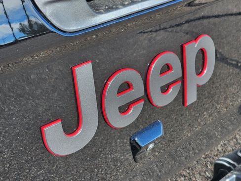 Used 2026 Jeep Gladiator Rubicon AWD/4WD image 11