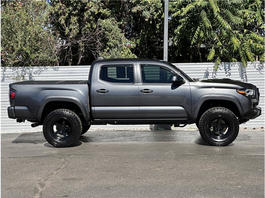 Used 2022 Toyota Tacoma TRD Sport w/ TRD Premium Sport Package AWD/4WD image 13