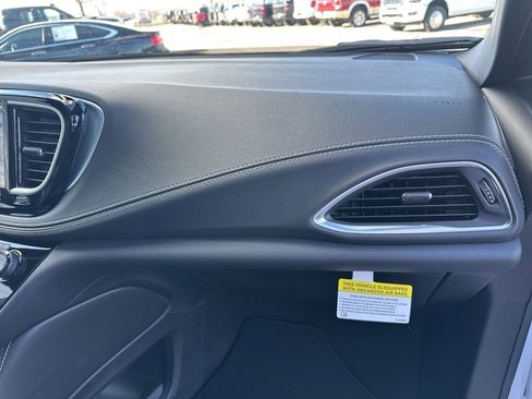 New 2026 Chrysler Pacifica Limited image 61