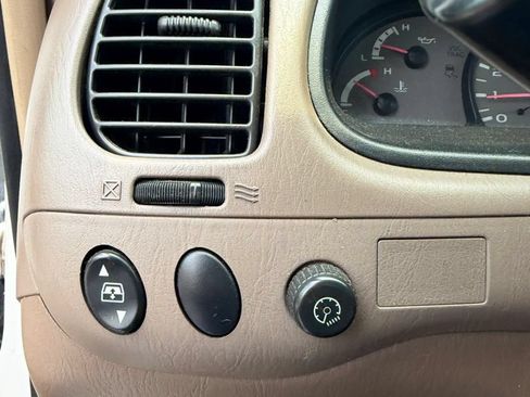 Used 2004 Toyota Sequoia SR5 RWD image 29