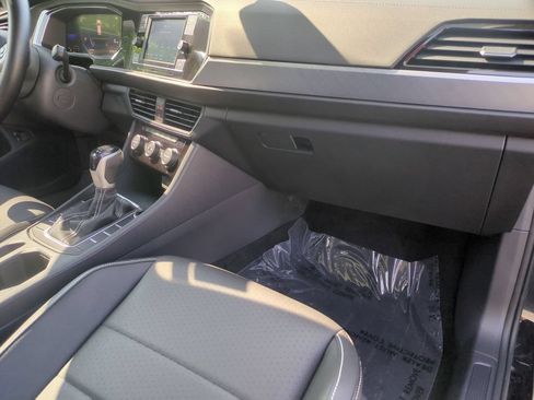 Used 2023 Volkswagen Jetta SE w/ Panoramic Sunroof Package FWD image 19