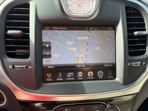 Used 2016 Chrysler 300 Limited RWD image 21