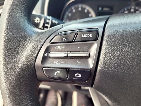 Used 2021 Hyundai Kona SE image 24