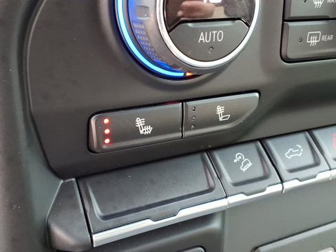 Used 2022 Chevrolet Silverado 1500 LT Trail Boss w/ Bed Protection Package image 21