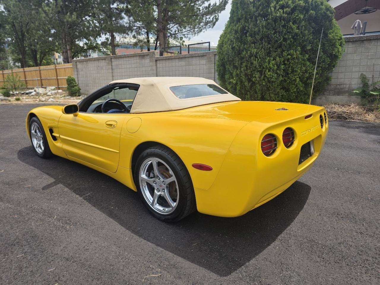 Used 2002 Chevrolet Corvette Convertible w/ Preferred Equipment Group2 RWD image 4
